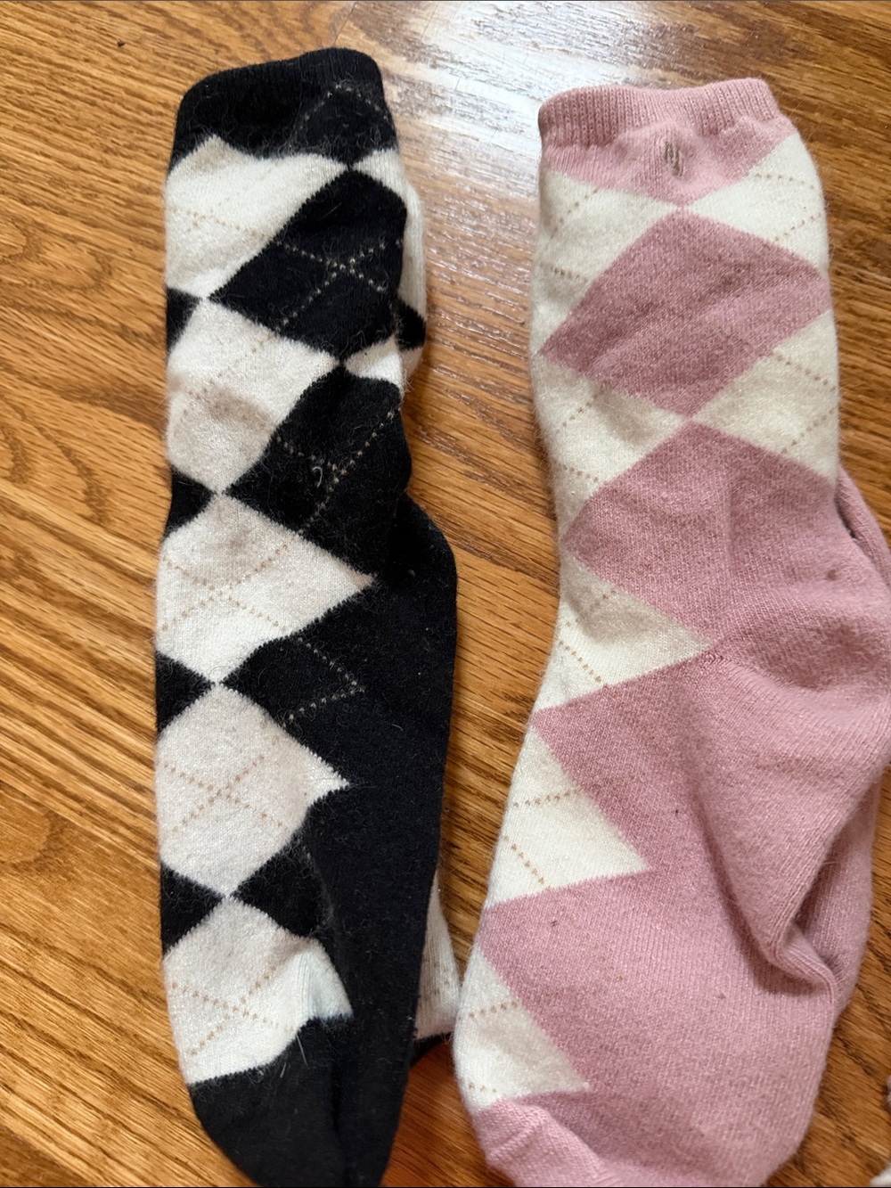 Ralph Lauren Argyle Crew Socks – Black & Pink Diamond Pattern. Like New.